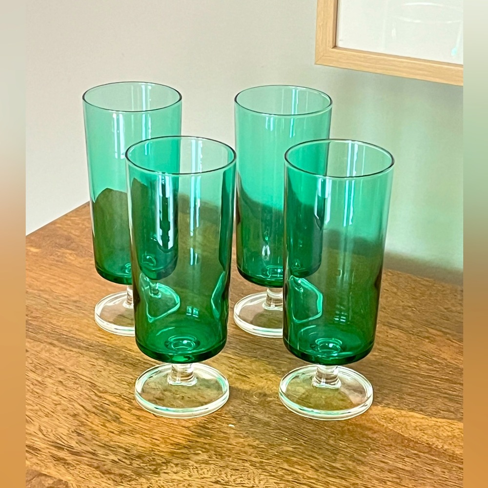 Vintage Emerald green luminarc flutes. Set of 4. France